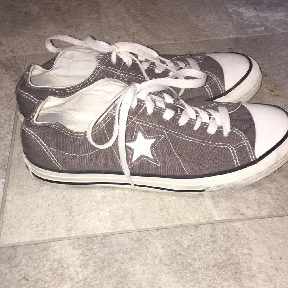 Converse tennis shoes